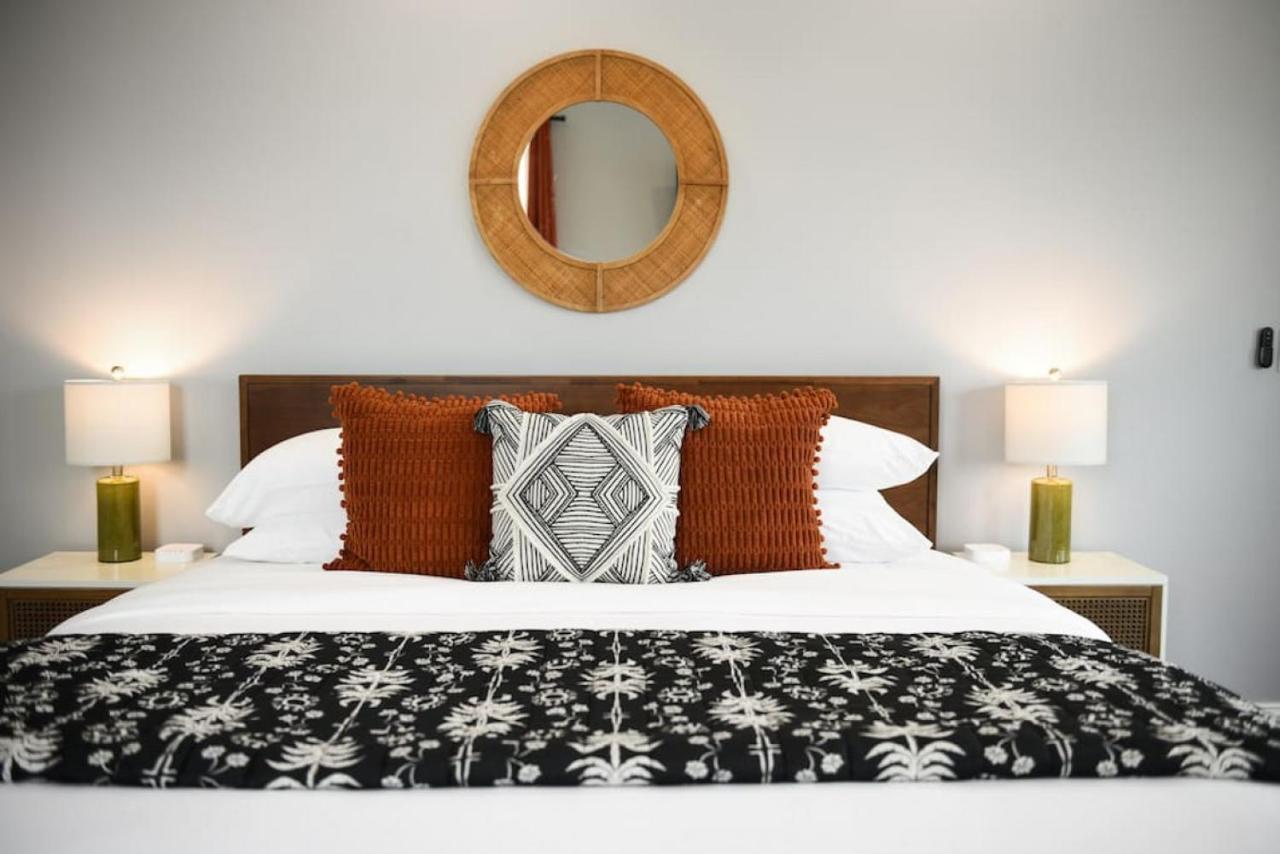 The Charlotte - Rooftop Patio, King Bed, Garage Parking, Prime Location Pittsburgh