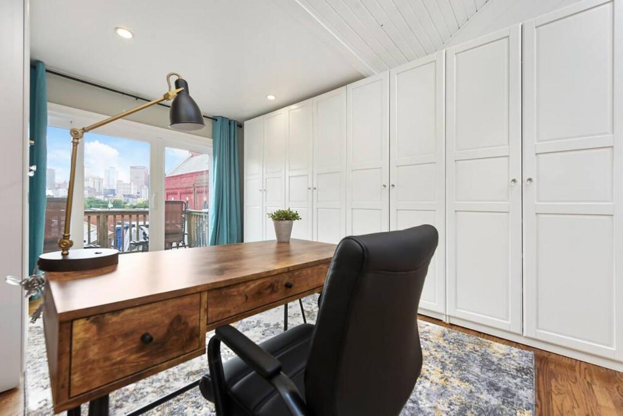 Great Balcony Views, Patio, Minutes To Stadiums Holiday home Pittsburgh