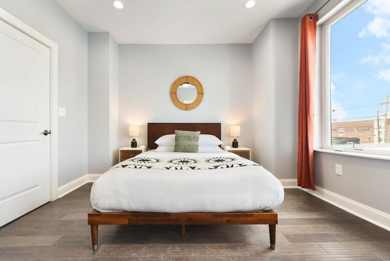 The Charlotte - Rooftop Patio, King Bed, Garage Parking, Prime Location Holiday home Pittsburgh