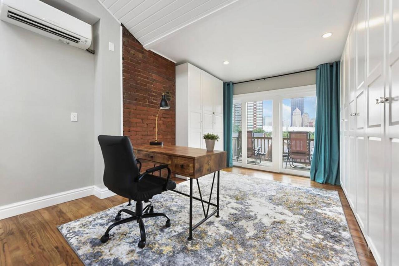 Great Balcony Views, Patio, Minutes To Stadiums Holiday home