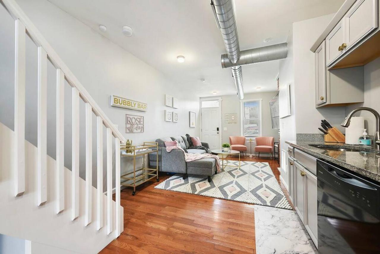 Free Parking, Walk Everywhere, 2 Private Bathrooms