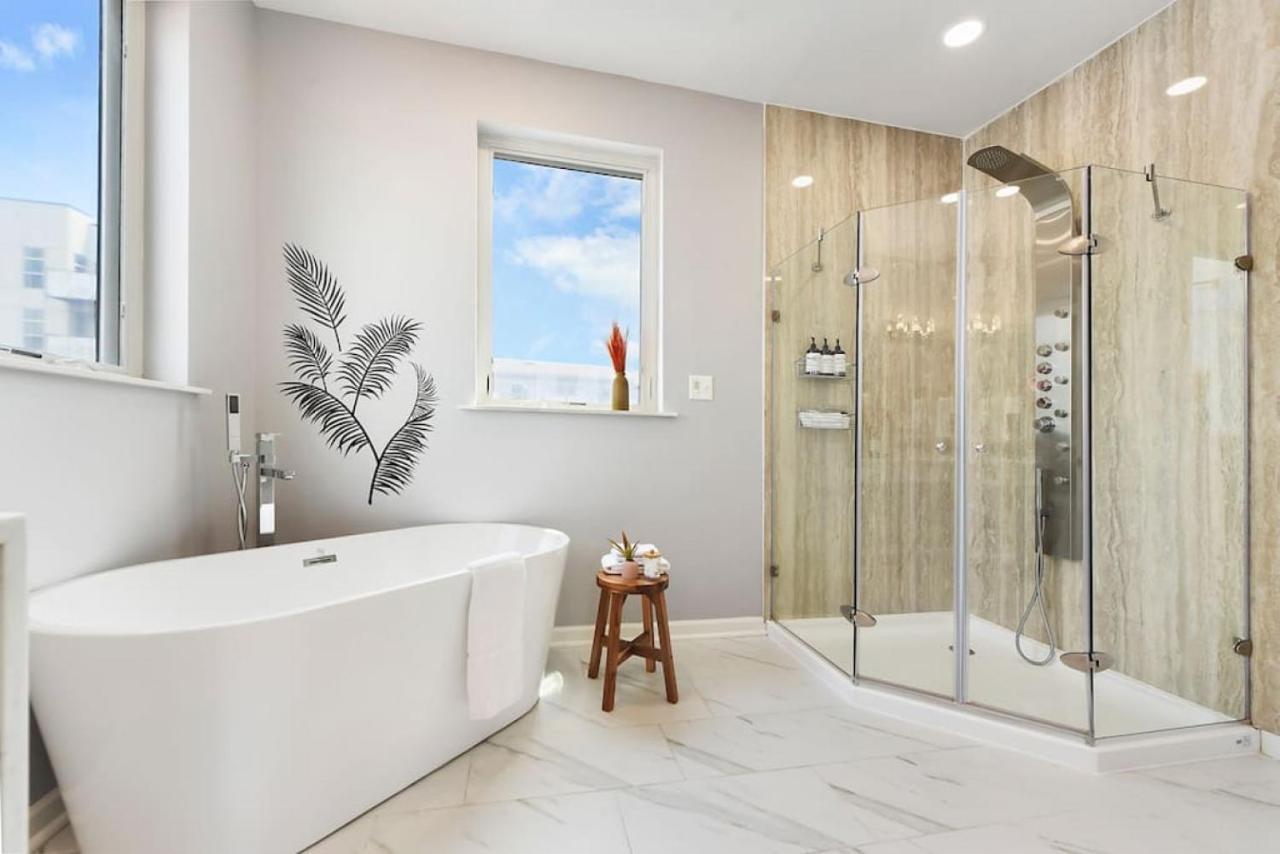 Holiday home The Charlotte - Rooftop Patio, King Bed, Garage Parking, Prime Location Pittsburgh