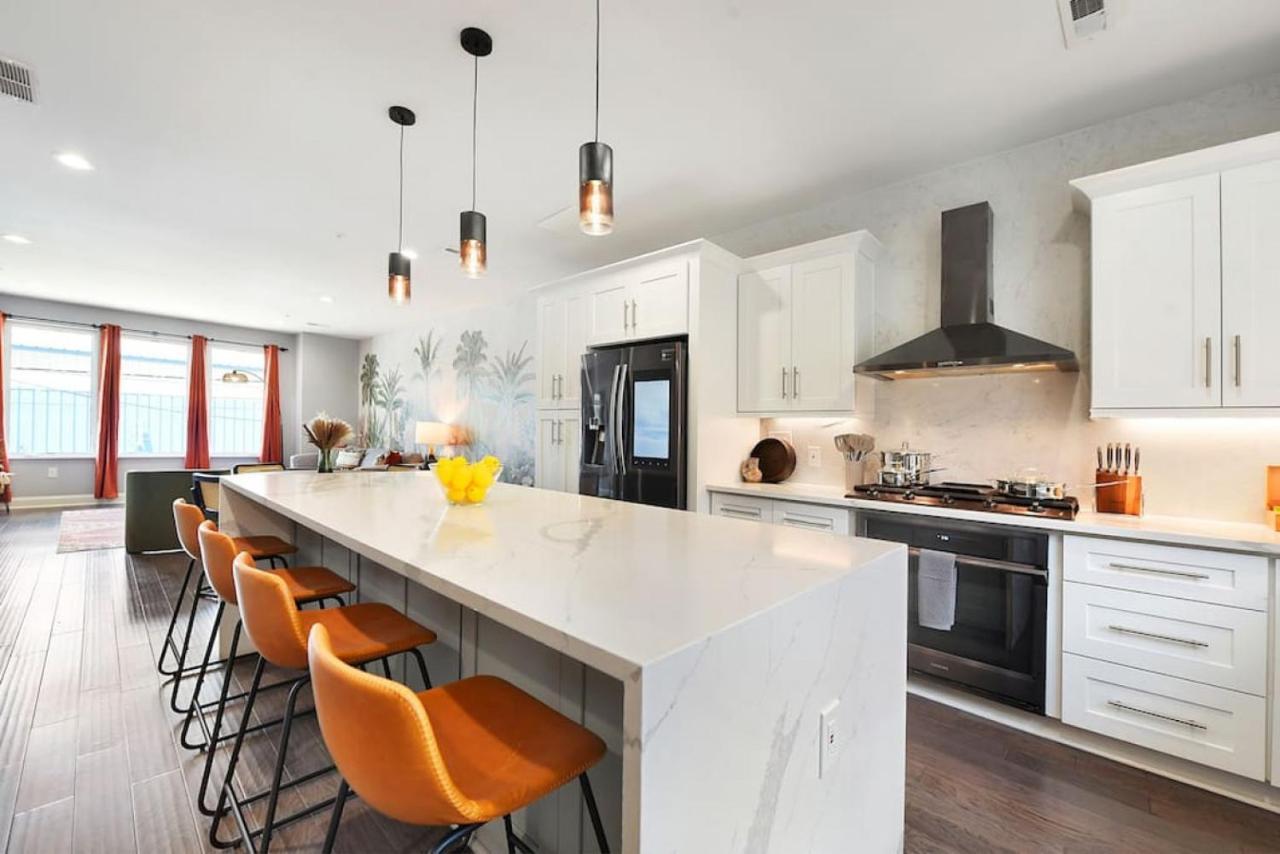 The Charlotte - Rooftop Patio, King Bed, Garage Parking, Prime Location * Pittsburgh