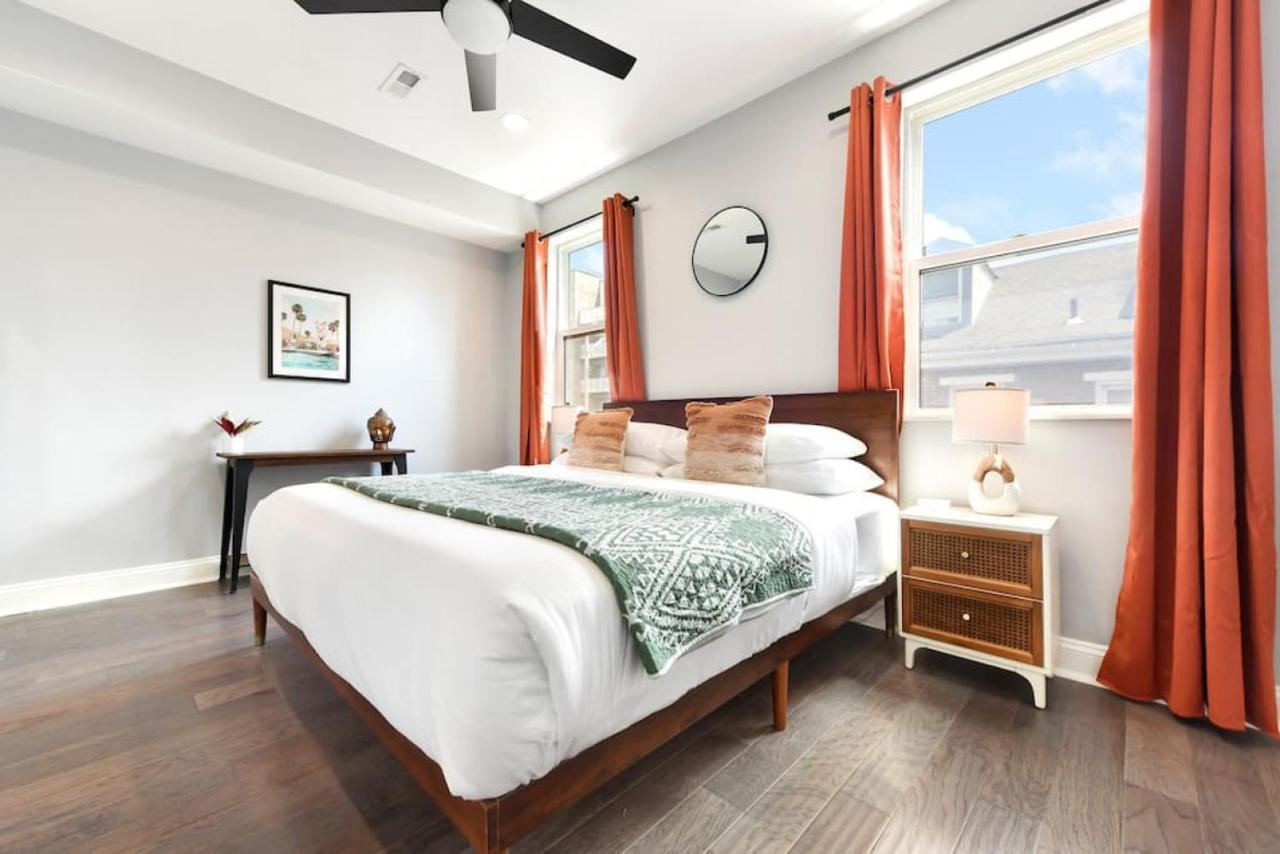 The Charlotte - Rooftop Patio, King Bed, Garage Parking, Prime Location *