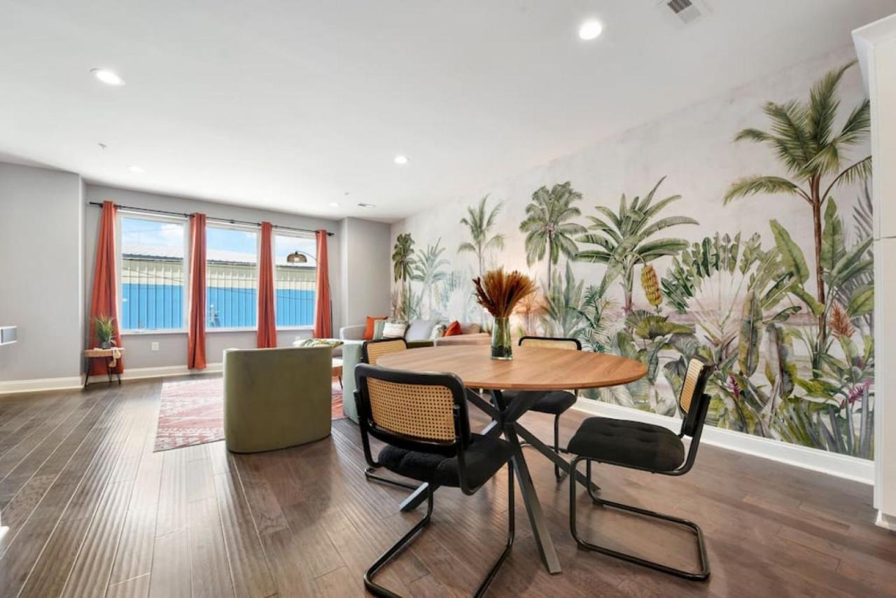 Holiday home The Charlotte - Rooftop Patio, King Bed, Garage Parking, Prime Location