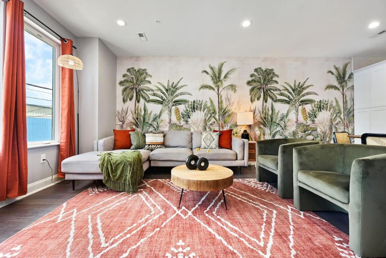 Holiday home The Charlotte - Rooftop Patio, King Bed, Garage Parking, Prime Location *