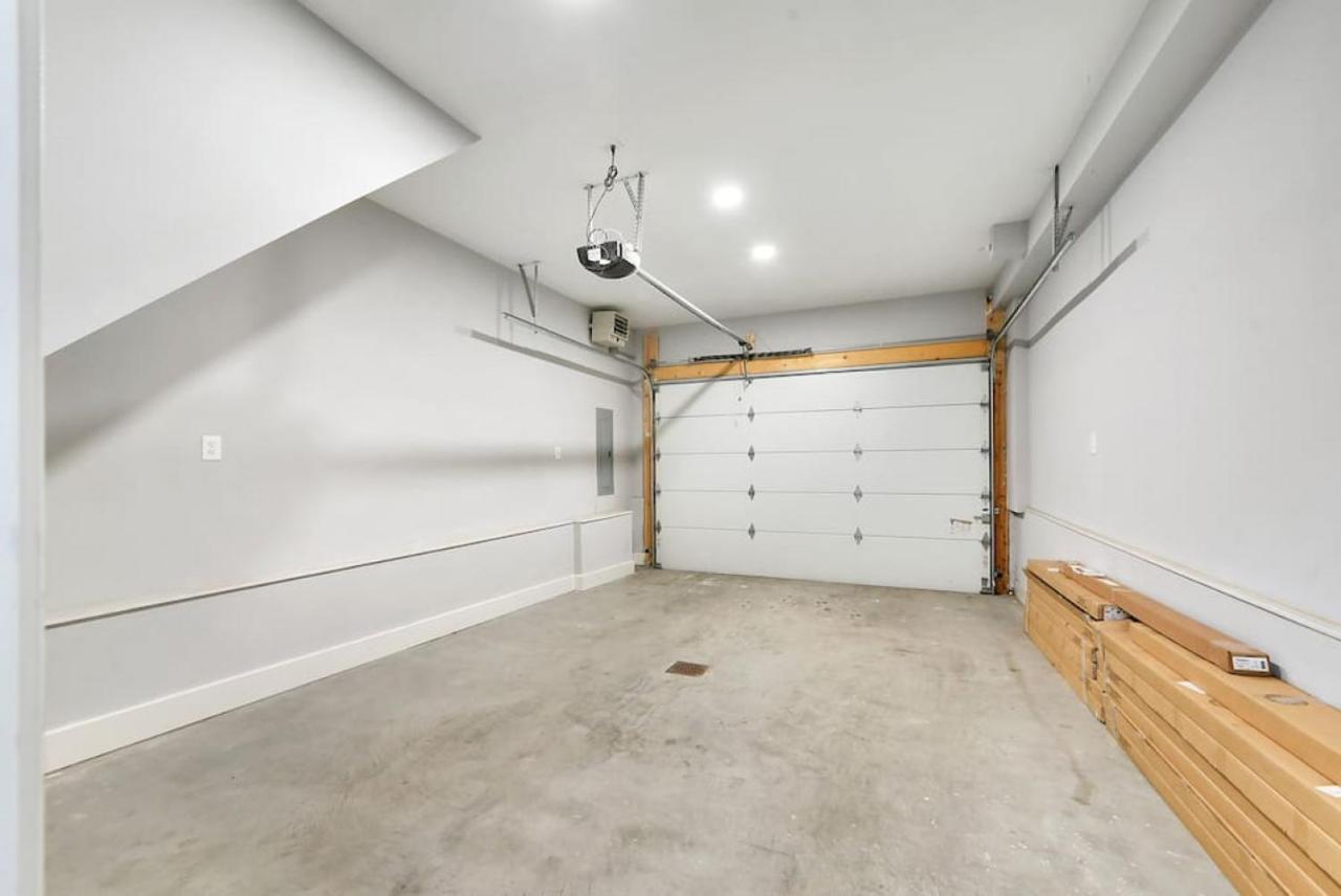 The Charlotte - Rooftop Patio, King Bed, Garage Parking, Prime Location * Pittsburgh