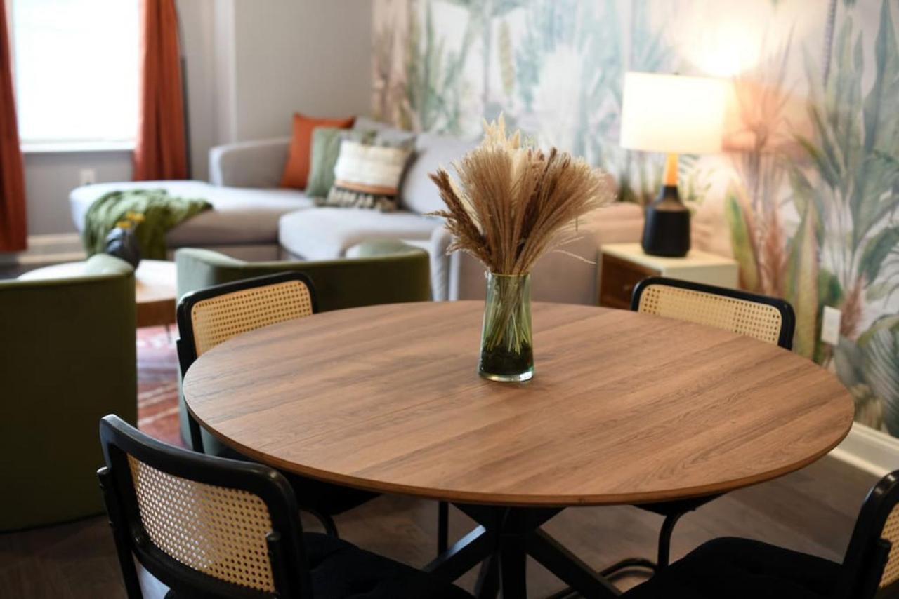 The Charlotte - Rooftop Patio, King Bed, Garage Parking, Prime Location *