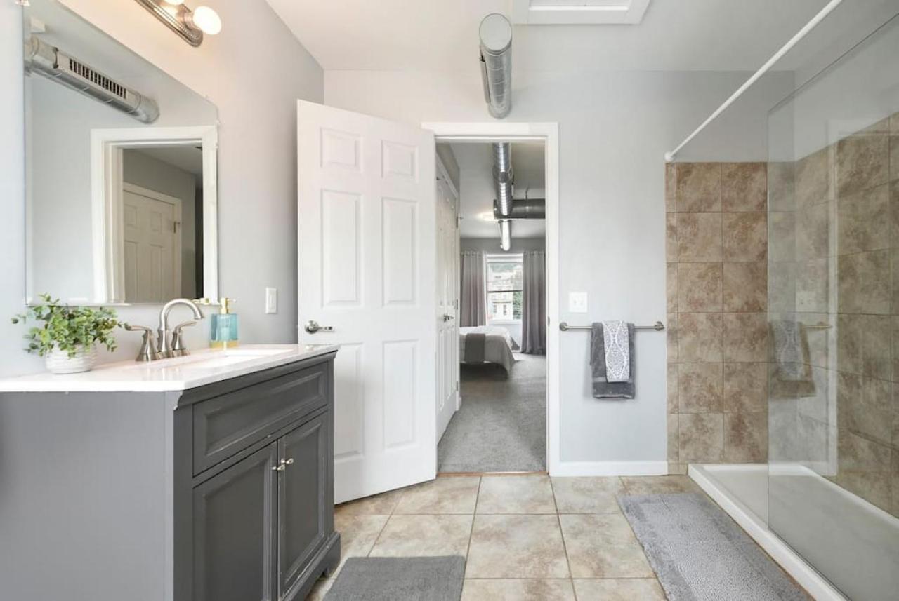 Holiday home Free Parking, Walk Everywhere, 2 Private Bathrooms *