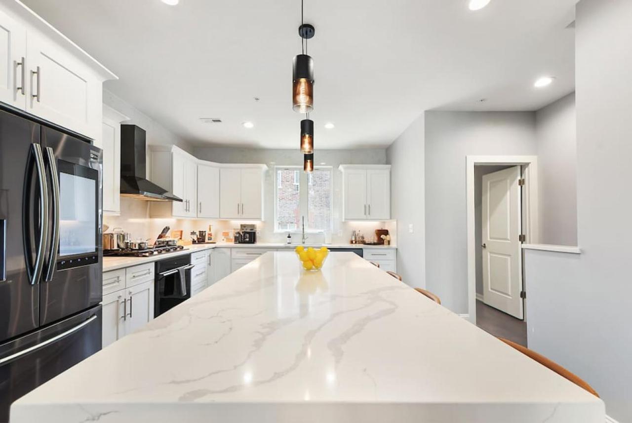 Holiday home The Charlotte - Rooftop Patio, King Bed, Garage Parking, Prime Location Pittsburgh