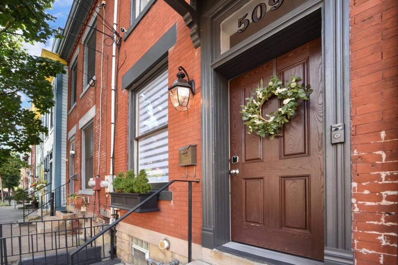Great Balcony Views, Patio, Minutes To Stadiums Pittsburgh