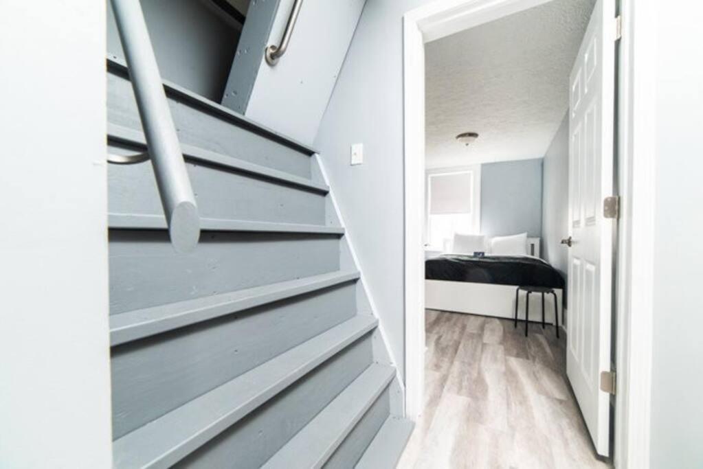 Apartment -- Agh Walkable - Free Parking - Washer & Dryer -- Pittsburgh