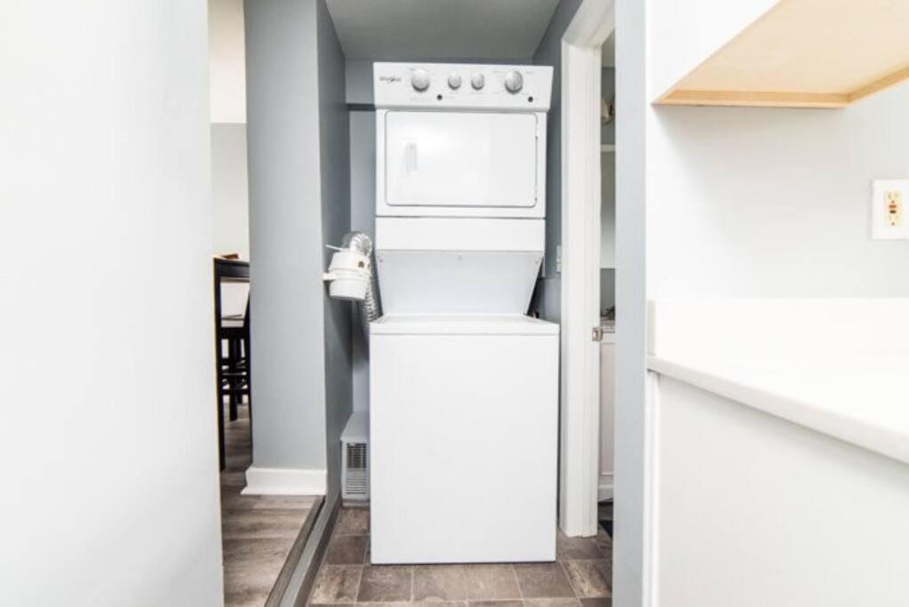 -- Agh Walkable - Free Parking - Washer & Dryer -- *