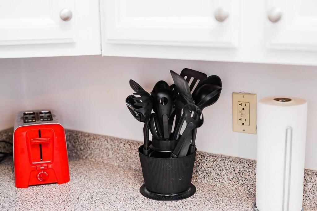 Off-street Parking - Washer & Dryer - Groupstay * Pittsburgh