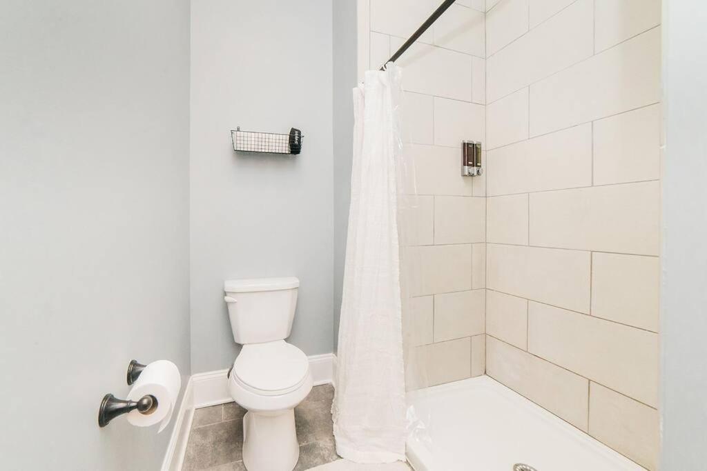 Walkable And Spacious - Parking -- Groupstay Apartment