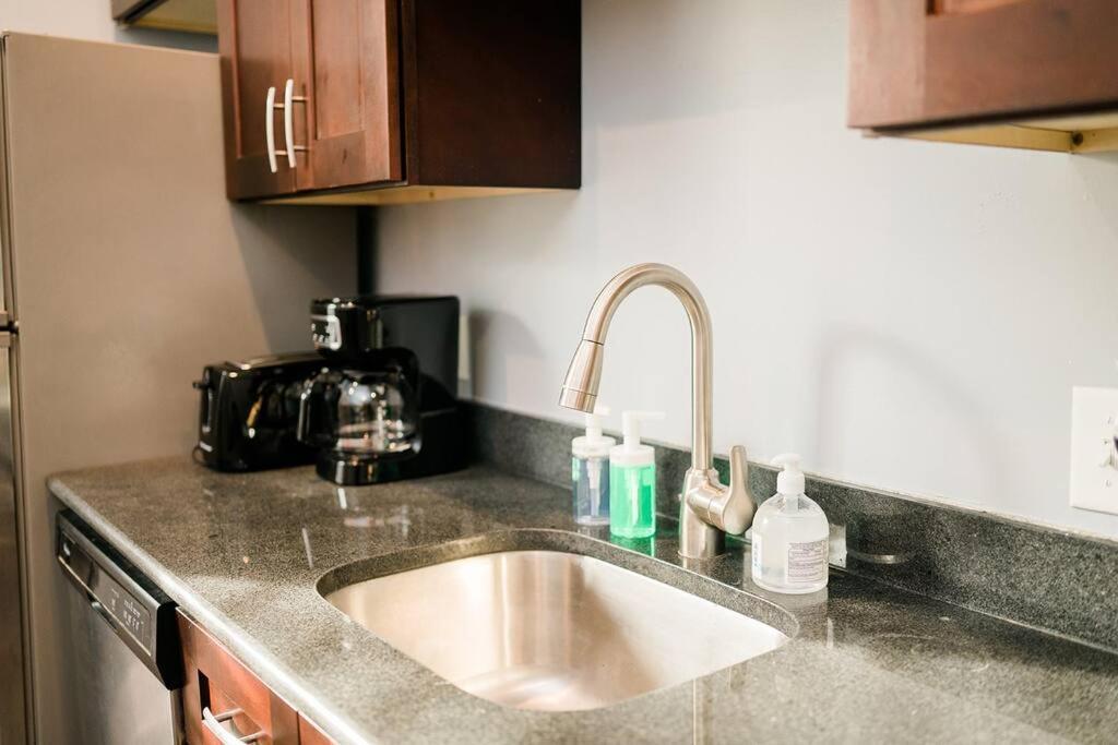Walkable And Spacious - Parking -- Groupstay Apartment