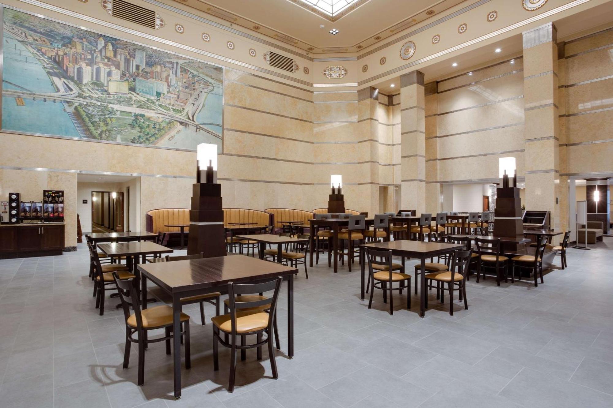 Drury Plaza Downtown Hotel