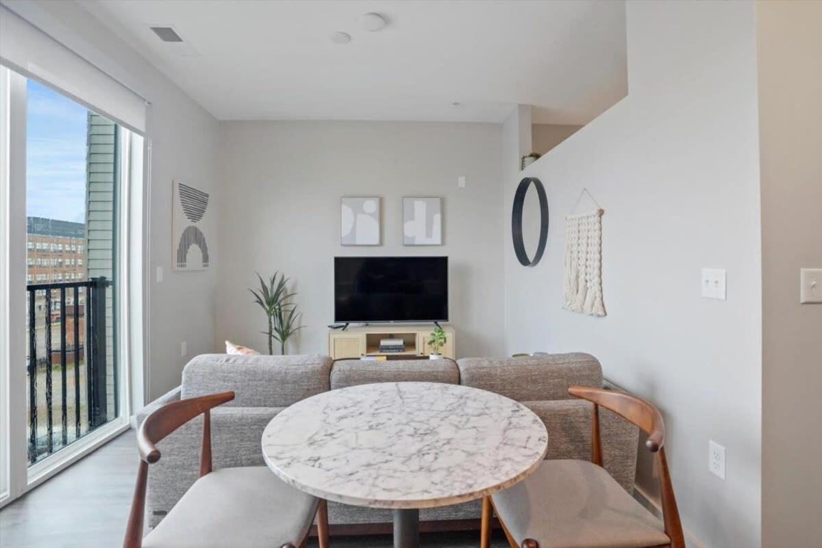 Cozysuites Roomy 1br, Lawrenceville Apartment
