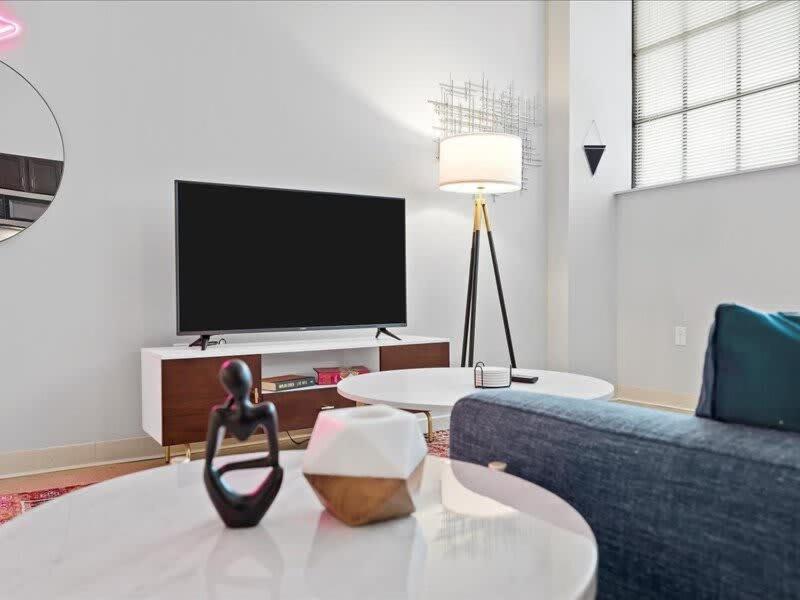 Cozysuites Lavish 1br, Downtown
