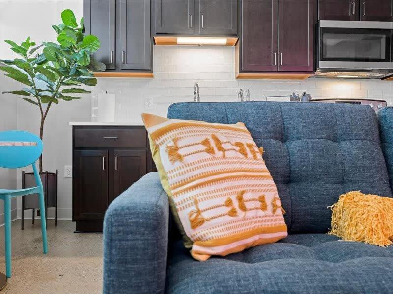 Cozysuites Lavish 1br, Downtown