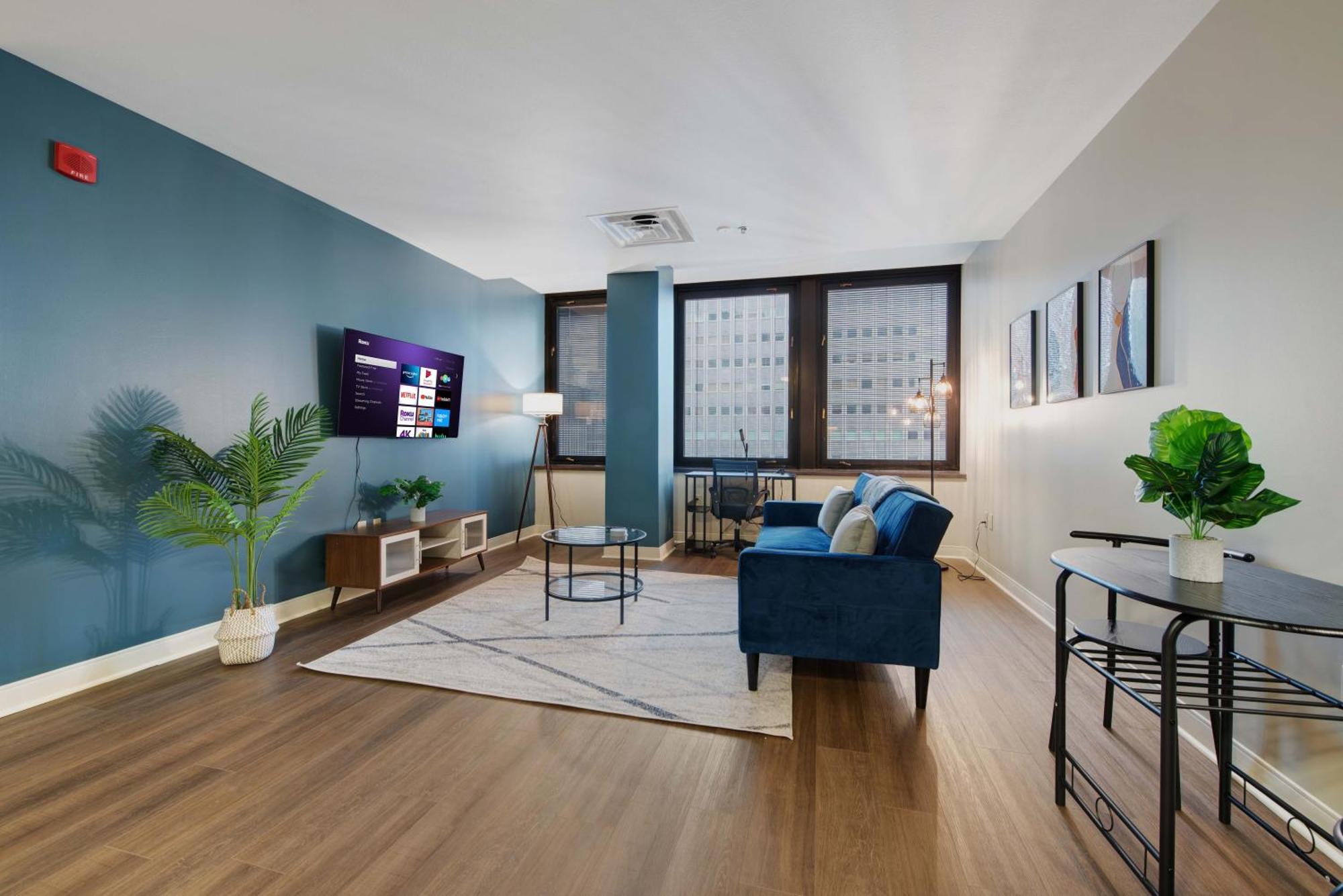 Upscale Charm Prime Location 24-7 Onsite Parking Gym Lounge Pittsburgh