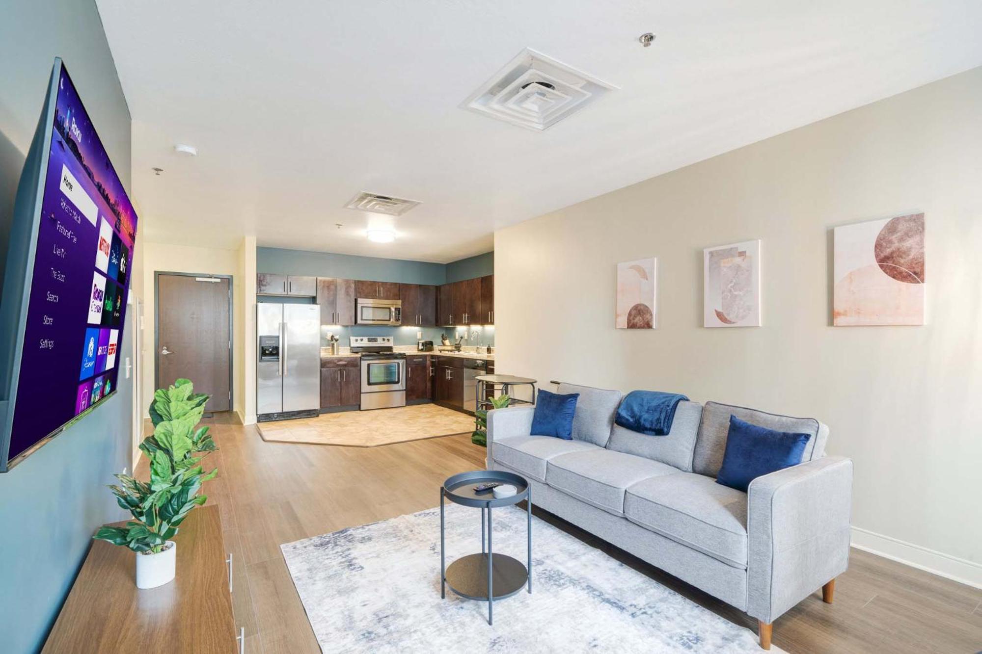 Apartment Vibrant Luxury Prime Location 24-7 Onsite Parking Gym Lounge *