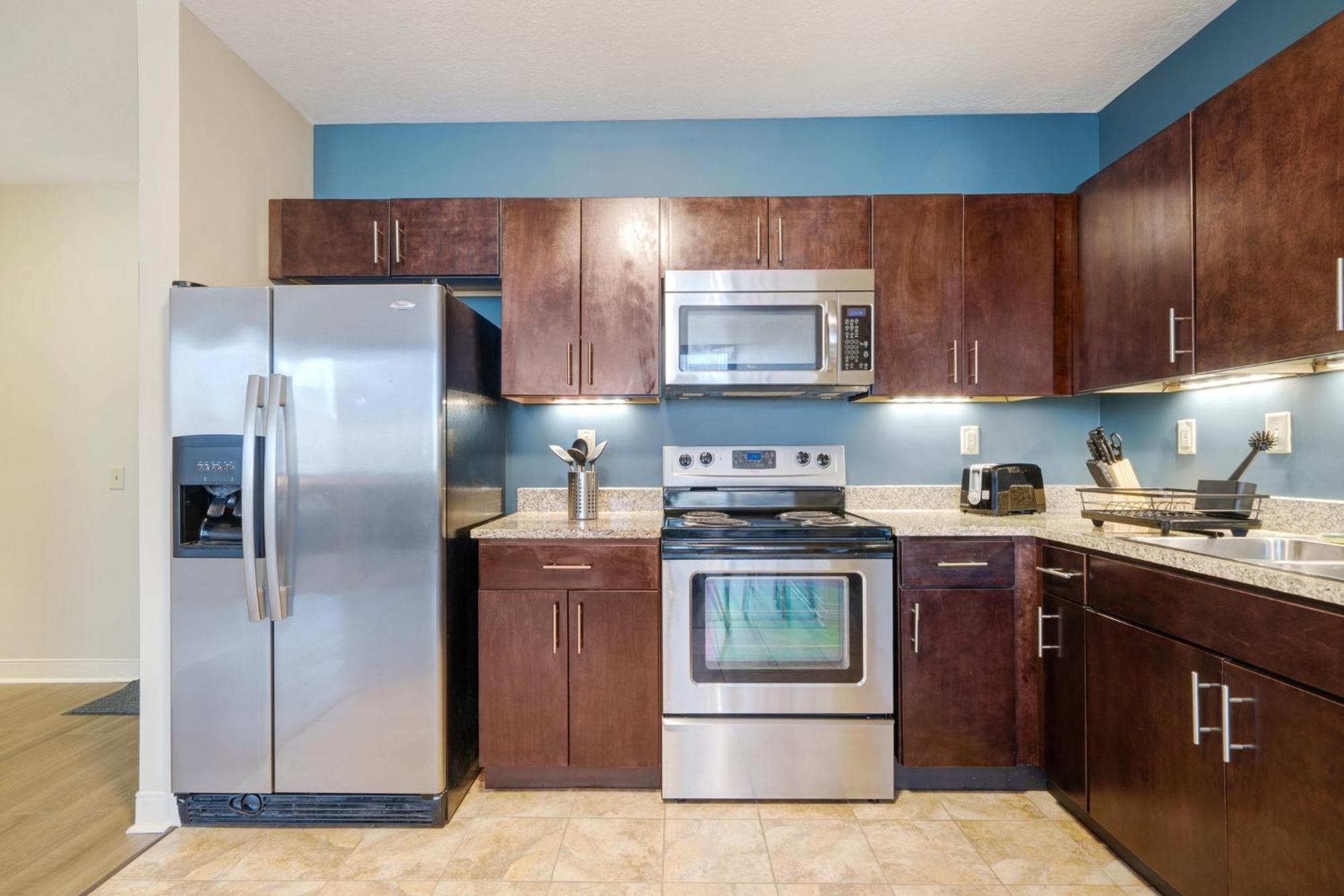 Apartment Vibrant Luxury Prime Location 24-7 Onsite Parking Gym Lounge *