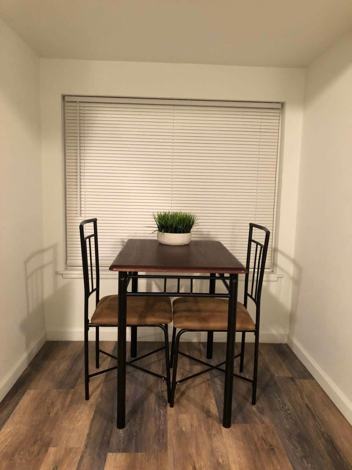 Unwind In A Bright Comfortable For 3 Pittsburgh