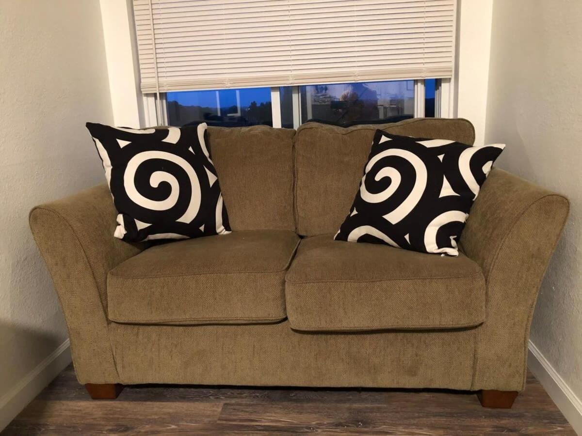 Apartment Unwind In A Bright Comfortable For 3