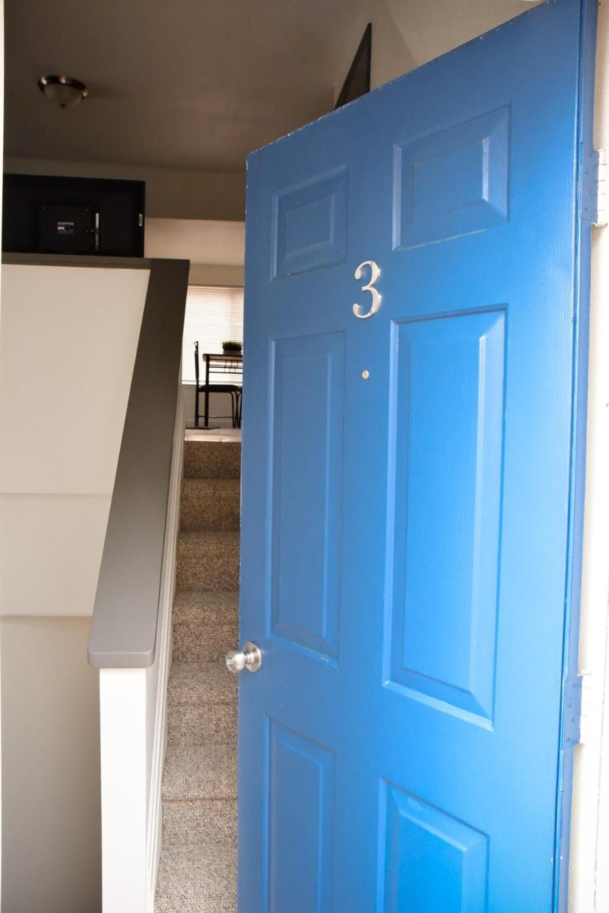Unwind In A Bright Comfortable For 3 Apartment