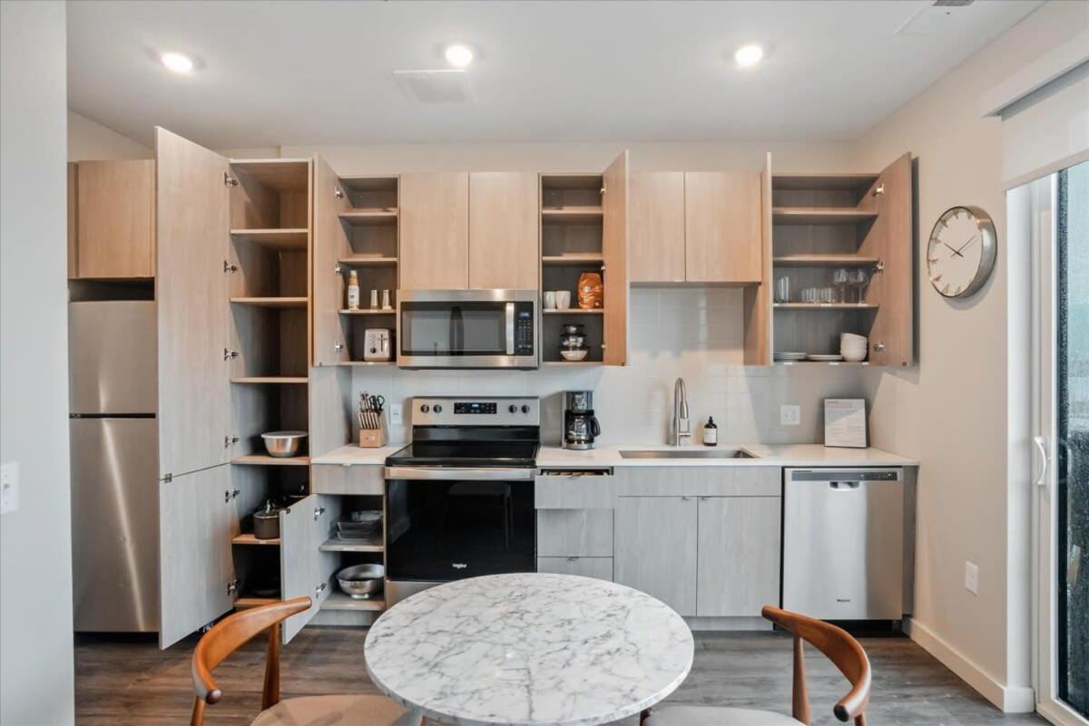 Cozysuites Roomy 1br, Lawrenceville Apartment *