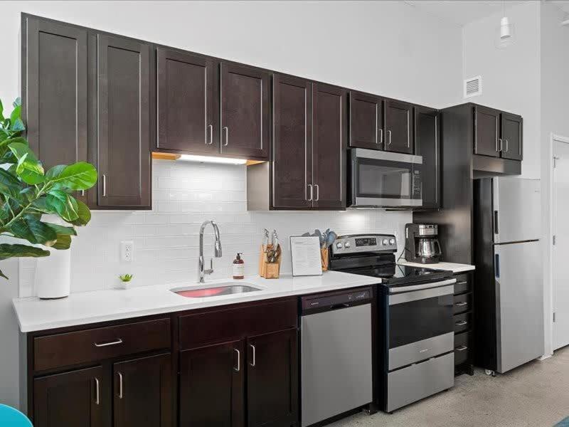 Cozysuites Lavish 1br, Downtown Apartment *