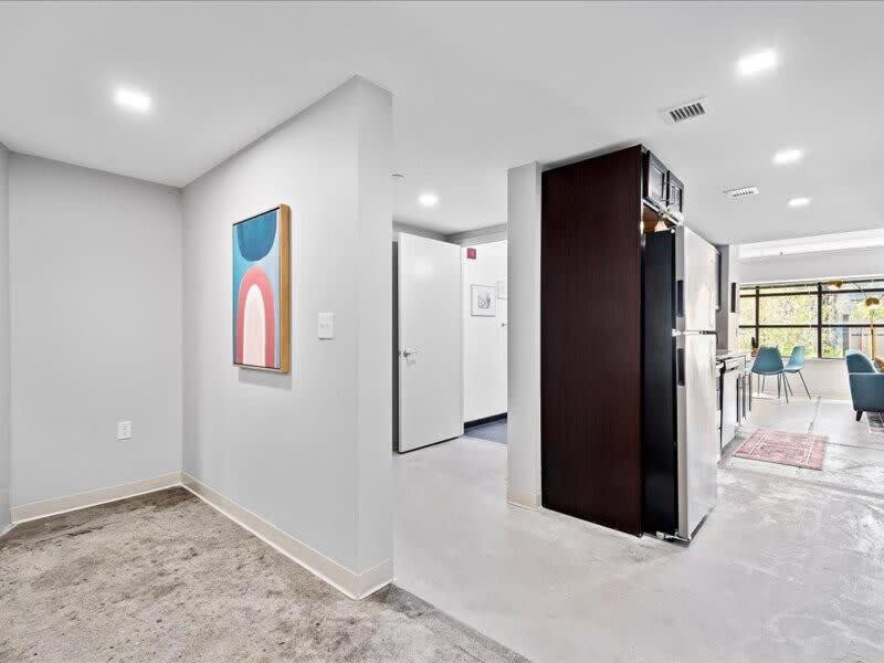 Cozysuites Trendy 2br, Downtown Apartment
