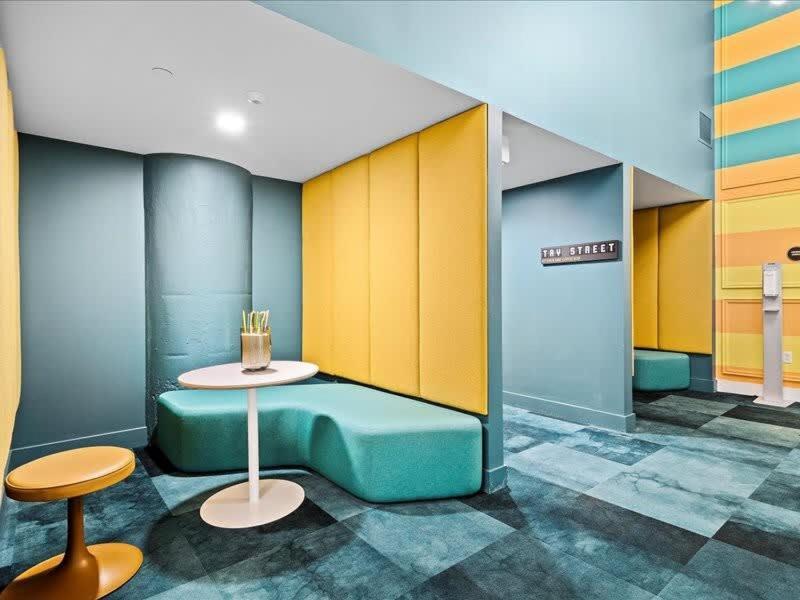 Cozysuites Trendy 1br, Downtown Apartment *