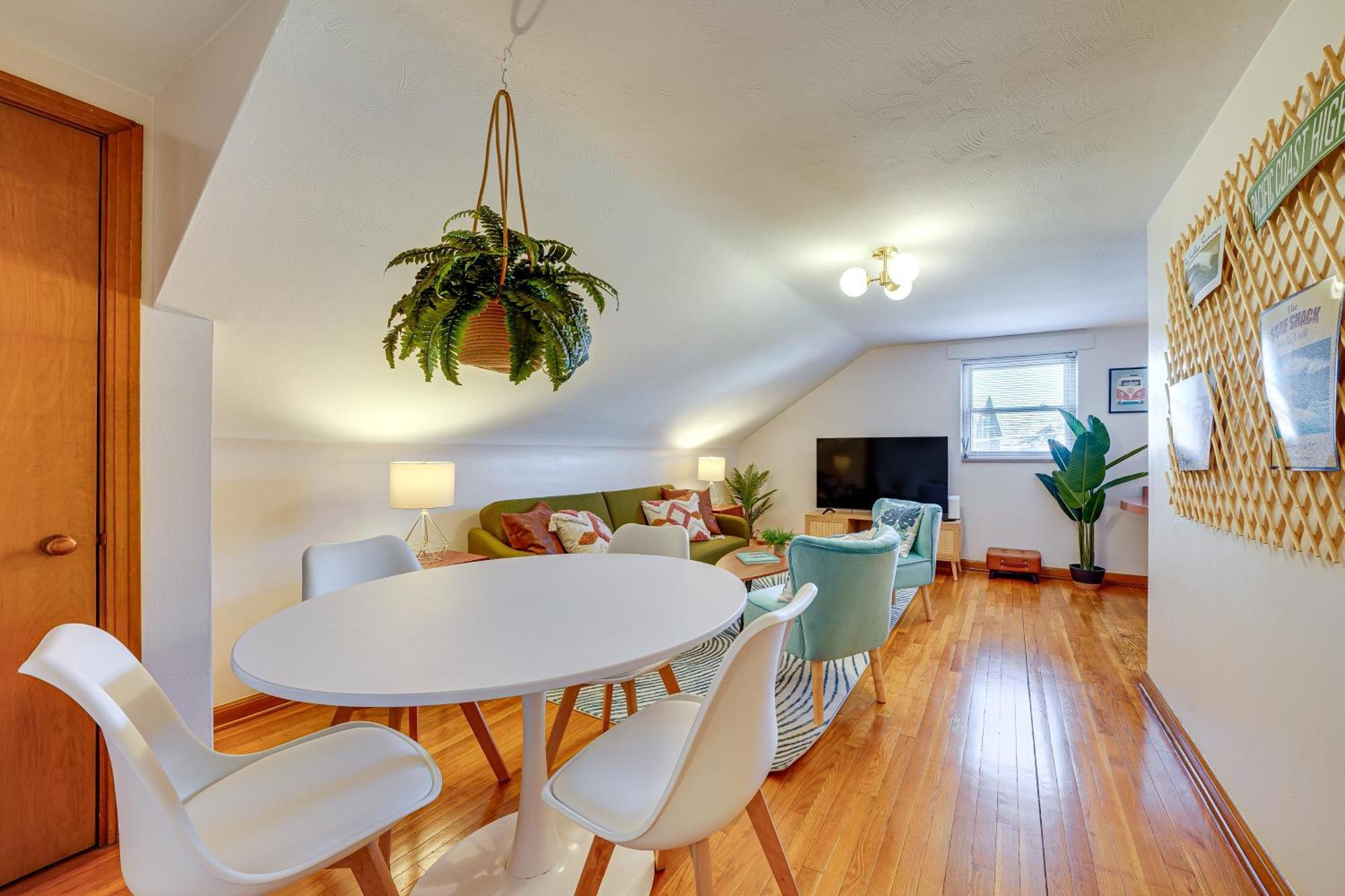 Apartment Cozy Vacation About 2 Mi To Downtown