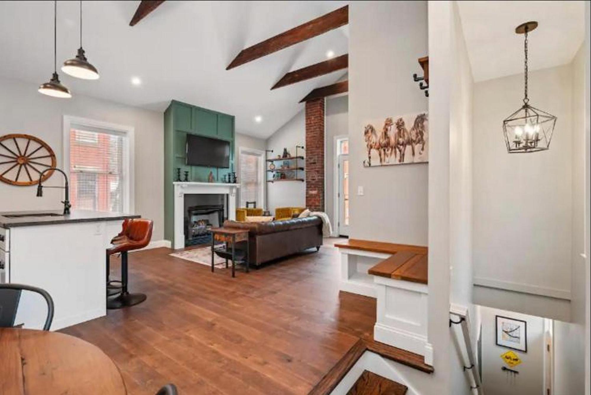 Adorable Reymer Carriage Repair Loft! Pittsburgh