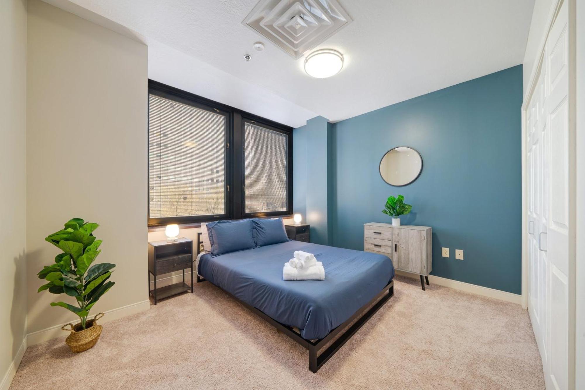 Vibrant Luxury Prime Location 24-7 Onsite Parking Gym Lounge * Pittsburgh
