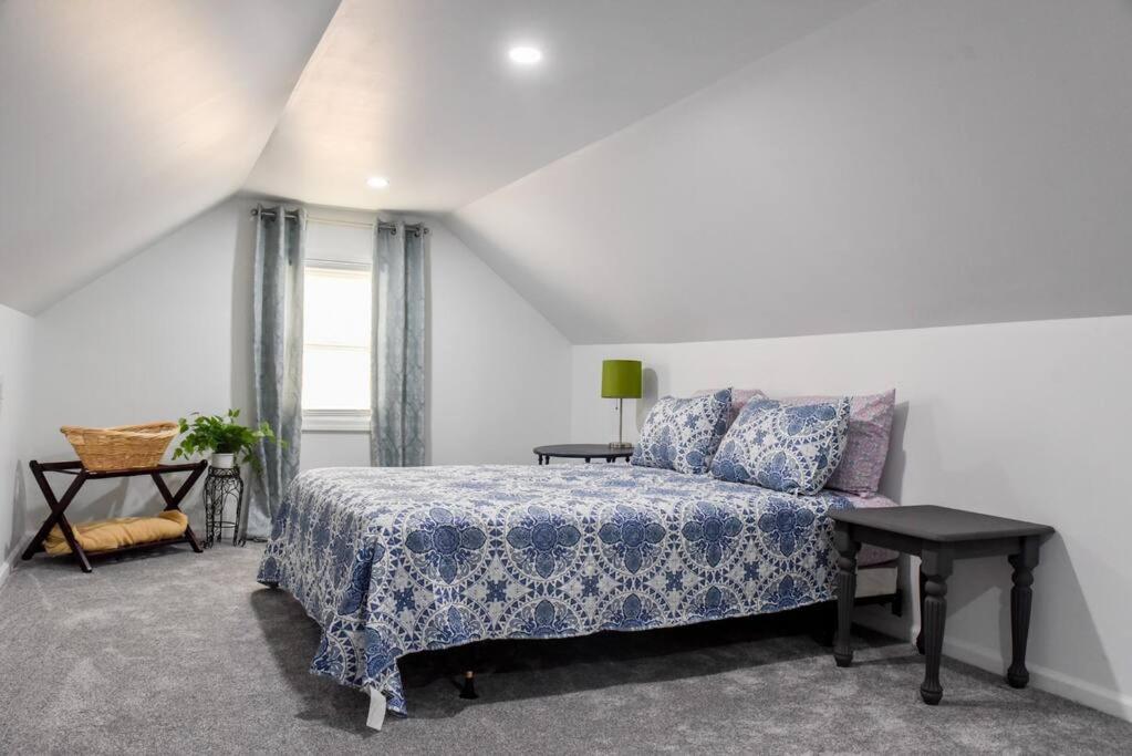 Large 2 Bedroom Great Location Close To Everything *