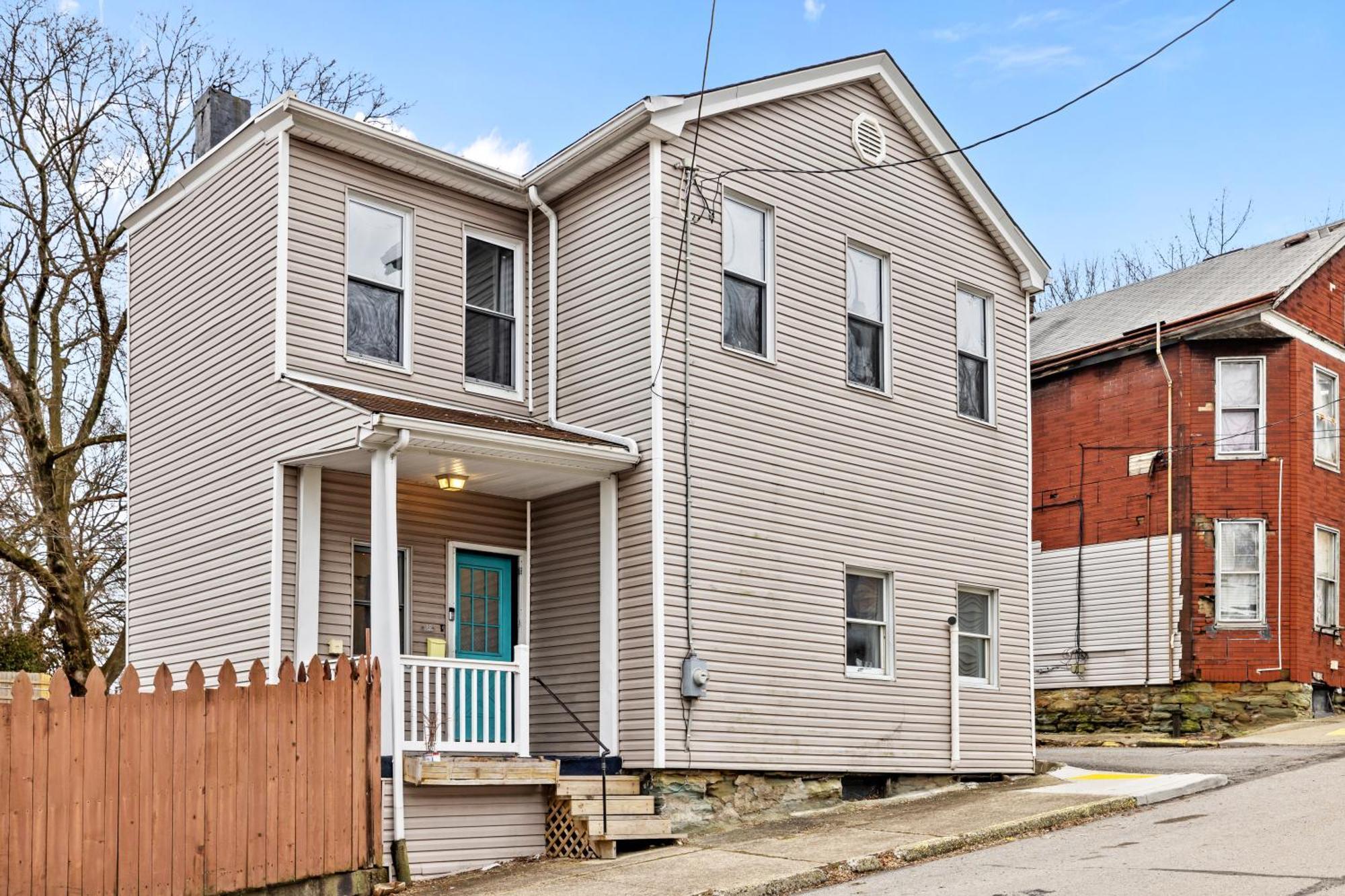 Heart Of Downtown, 5 Mins To Andy Warhol Museum, Parking Available, Private Fenced Backyard, Smart Tv, Washer And Dryer In Unit Holiday home Pittsburgh