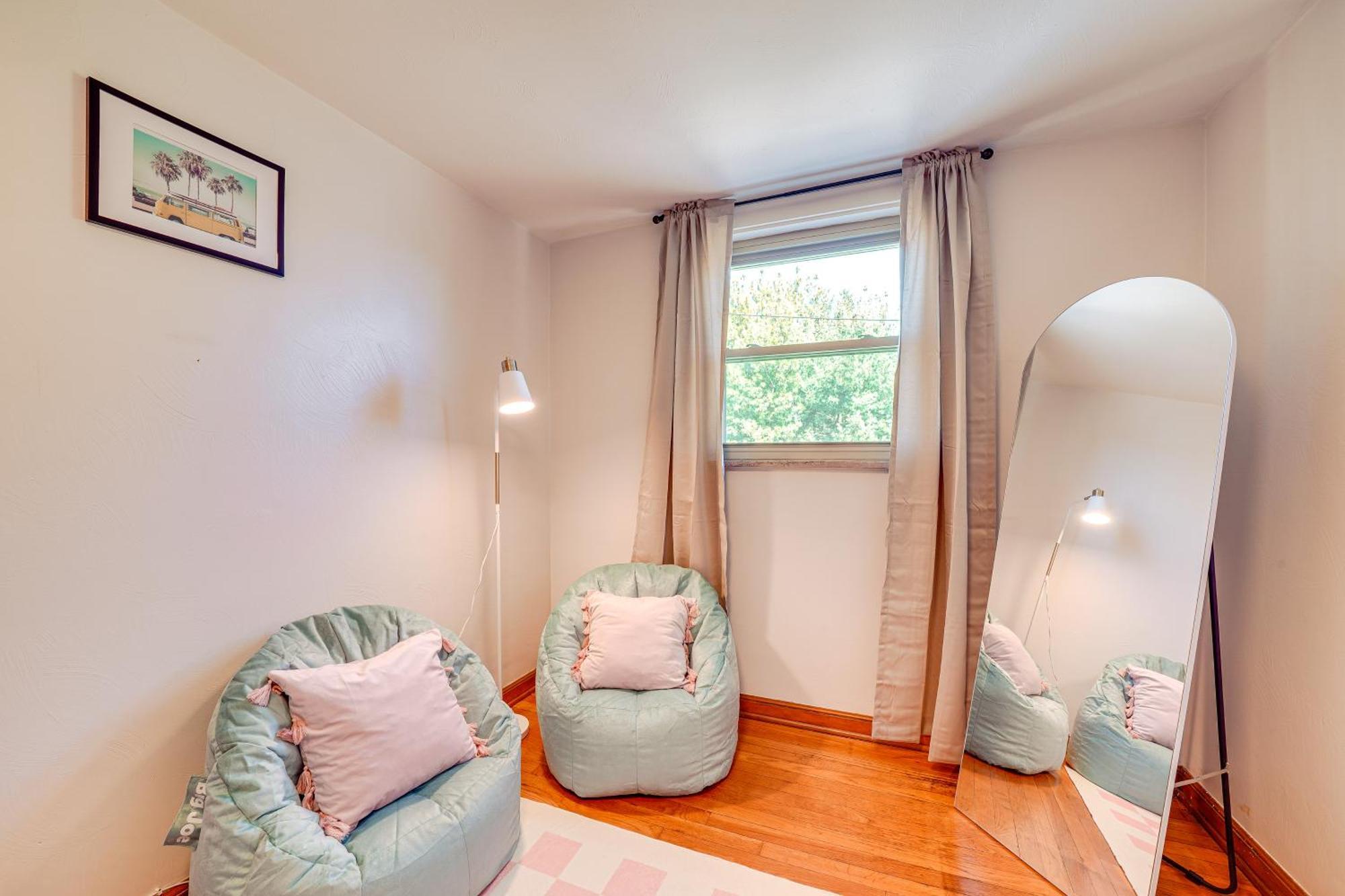 Apartment Cozy Vacation About 2 Mi To Downtown