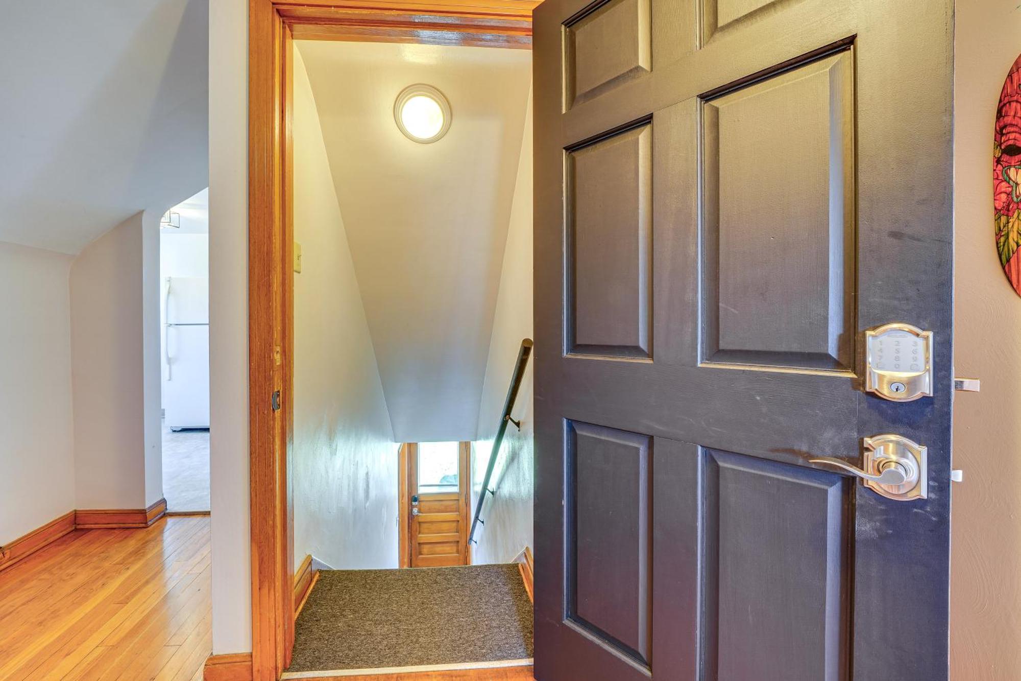 Cozy Vacation About 2 Mi To Downtown Apartment *