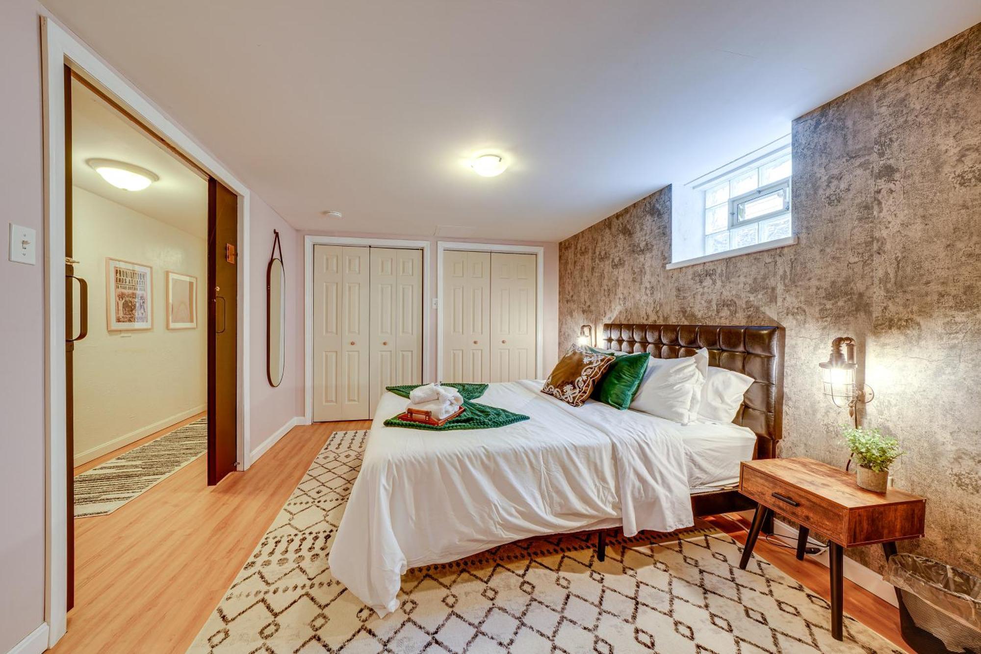 Apartment Couples Retreat About 2 Mi To Downtown! *