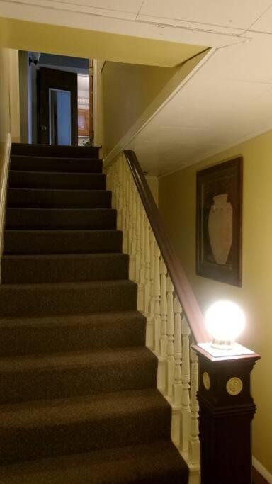 North Side Bungalow - Sleeps 8! Apartment Pittsburgh