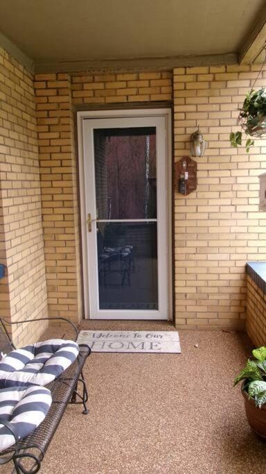North Side Bungalow - Sleeps 8! * Pittsburgh
