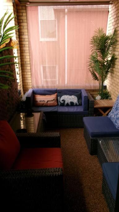 North Side Bungalow - Sleeps 8!