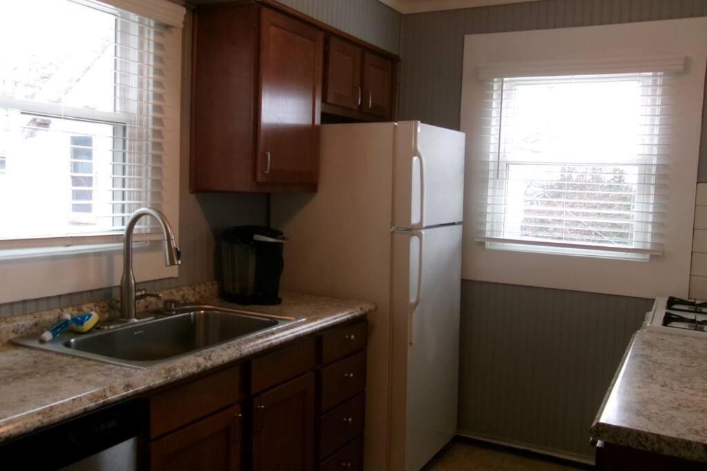 North Side Bungalow - Sleeps 8! *