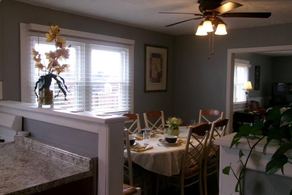 Apartment North Side Bungalow - Sleeps 8!
