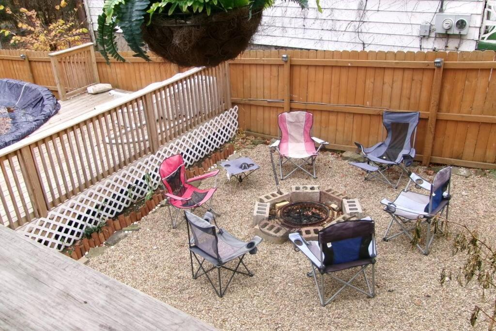 North Side Bungalow - Sleeps 8! *