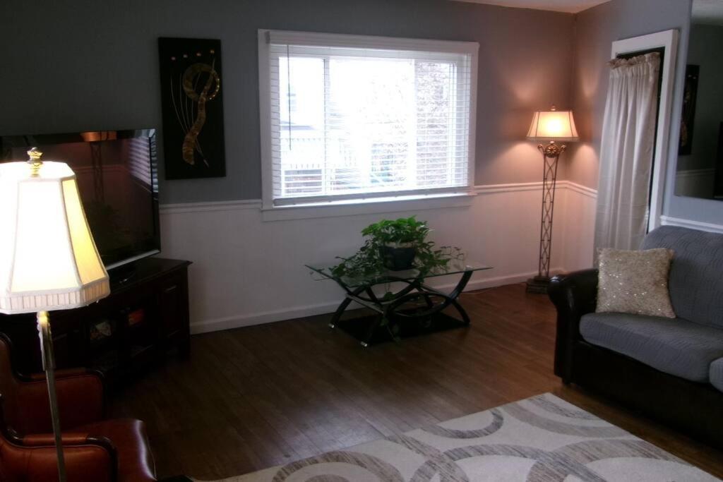 Apartment North Side Bungalow - Sleeps 8! Pittsburgh