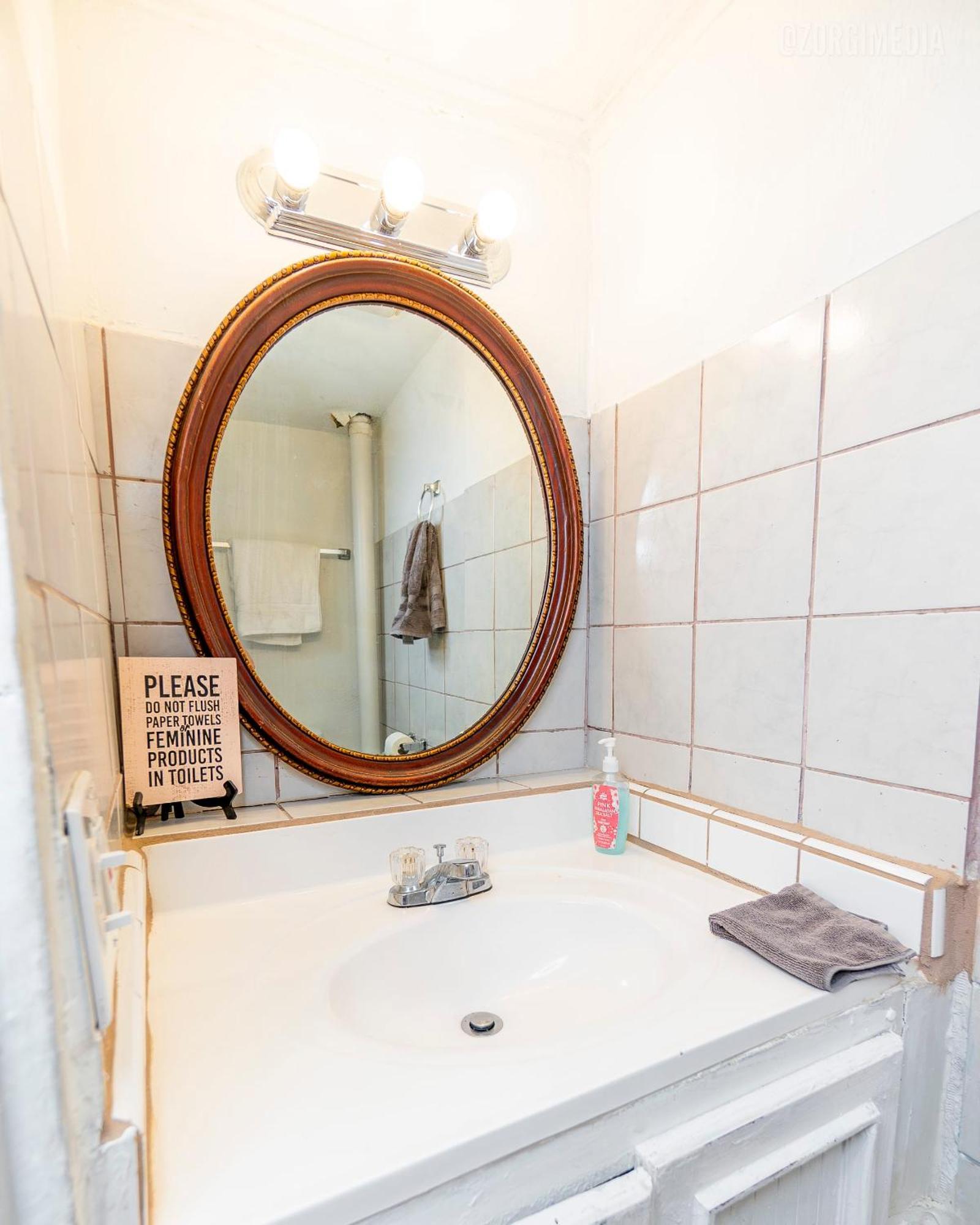 Charming - Pittsburgh's Little Italy Apartment Pittsburgh